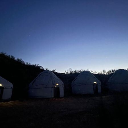 Отель Kyzylkum Nights Camp & Family Yurt Nurota Экстерьер фото