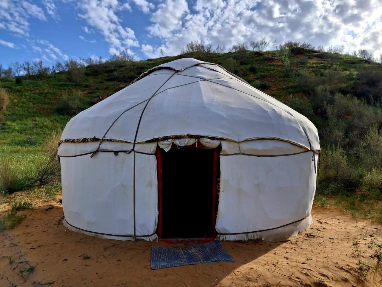 Отель Kyzylkum Nights Camp & Family Yurt Nurota Экстерьер фото
