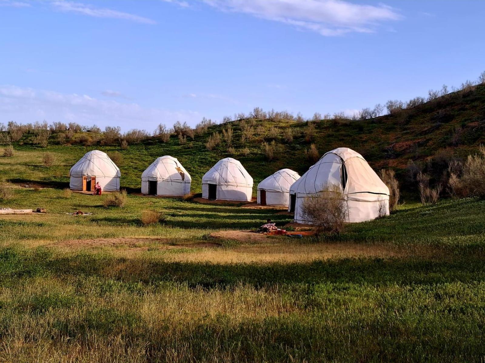 Отель Kyzylkum Nights Camp & Family Yurt Nurota Экстерьер фото