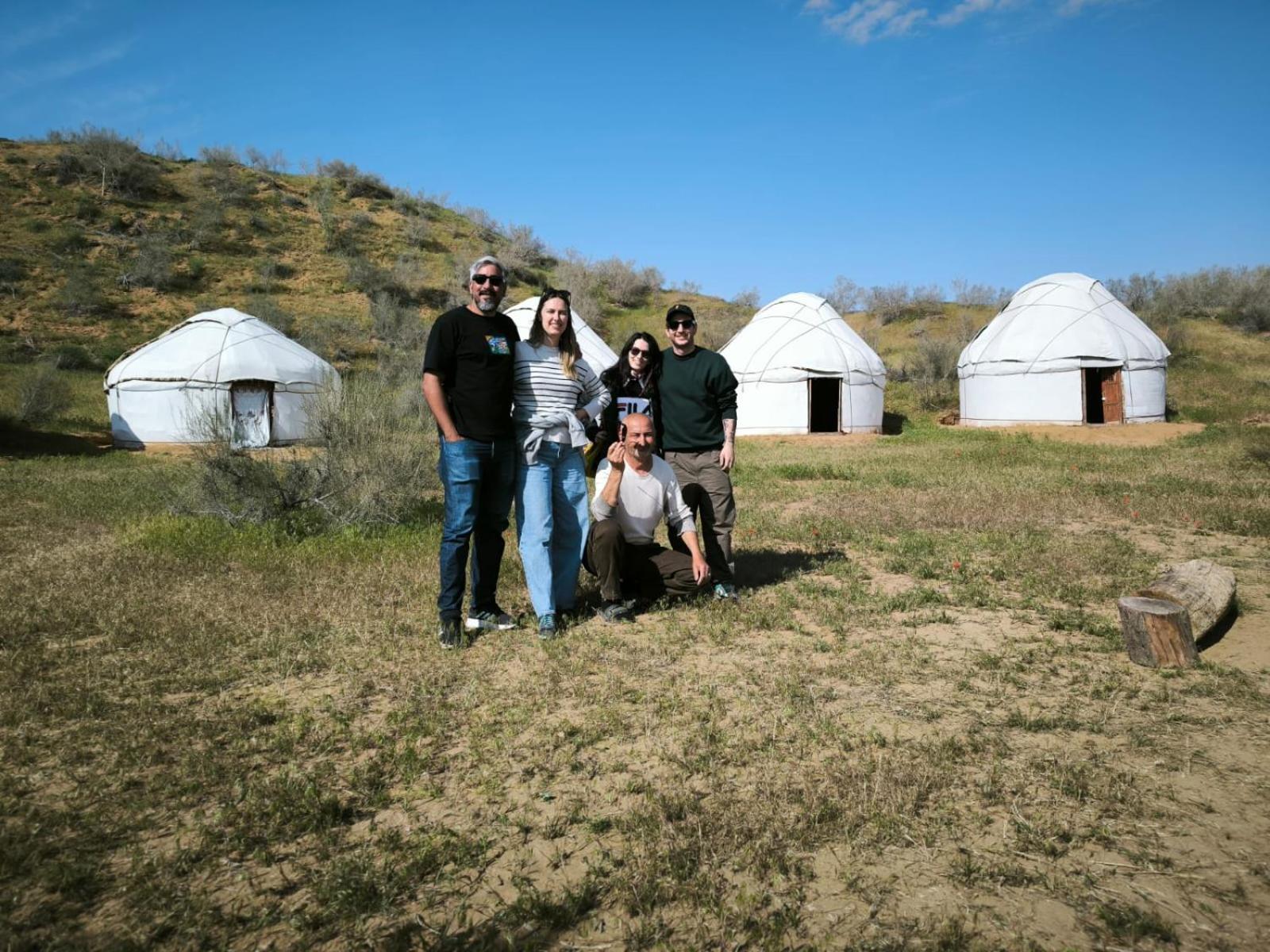 Отель Kyzylkum Nights Camp & Family Yurt Nurota Экстерьер фото