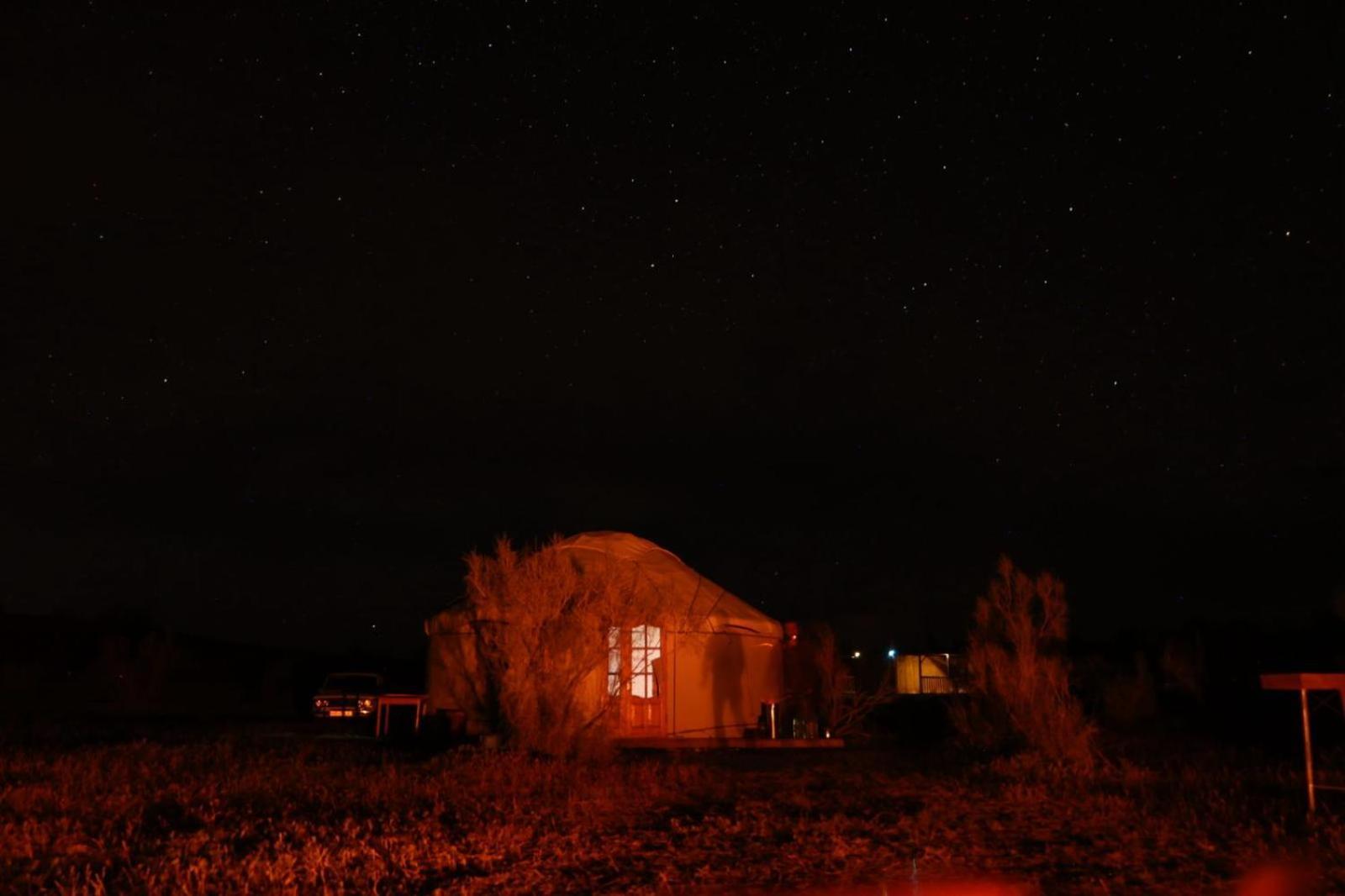 Отель Kyzylkum Nights Camp & Family Yurt Nurota Экстерьер фото