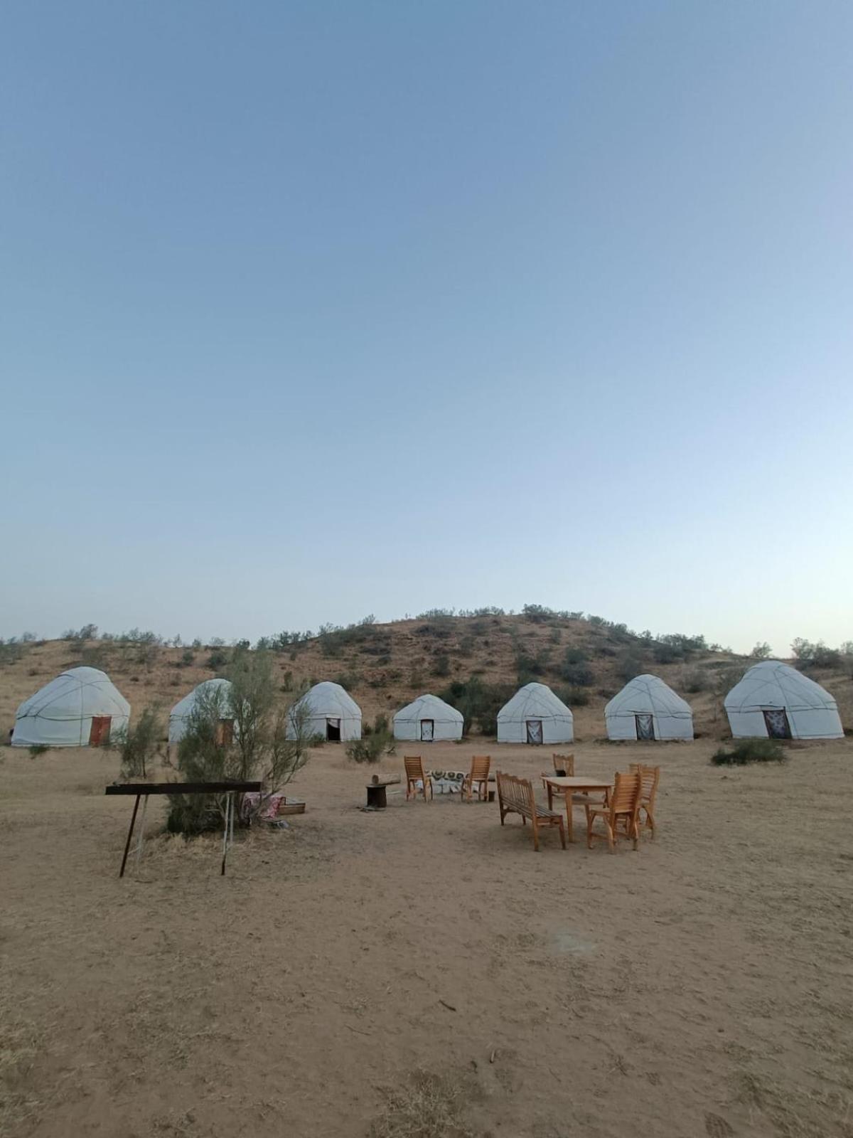 Отель Kyzylkum Nights Camp & Family Yurt Nurota Экстерьер фото