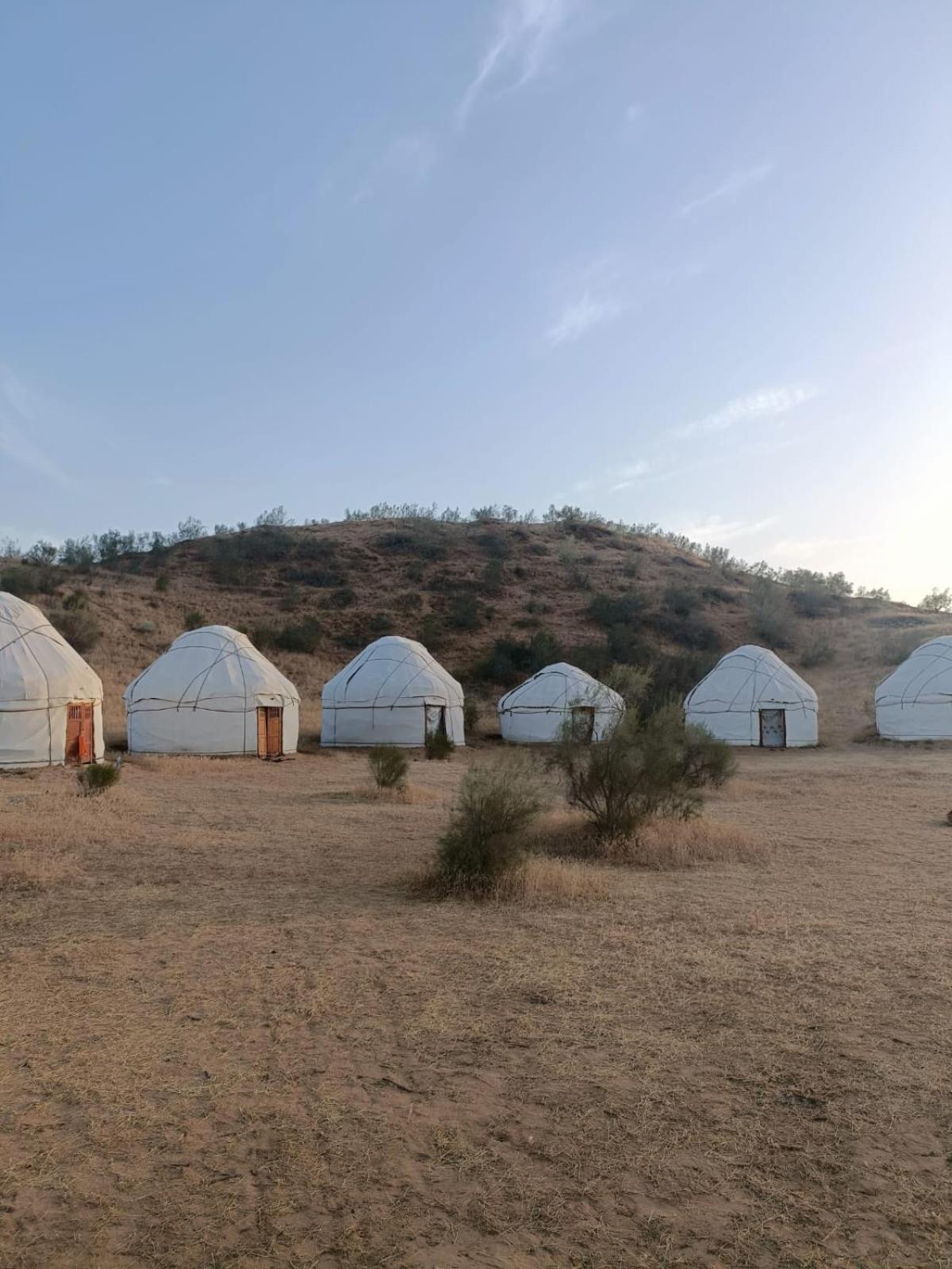Отель Kyzylkum Nights Camp & Family Yurt Nurota Экстерьер фото