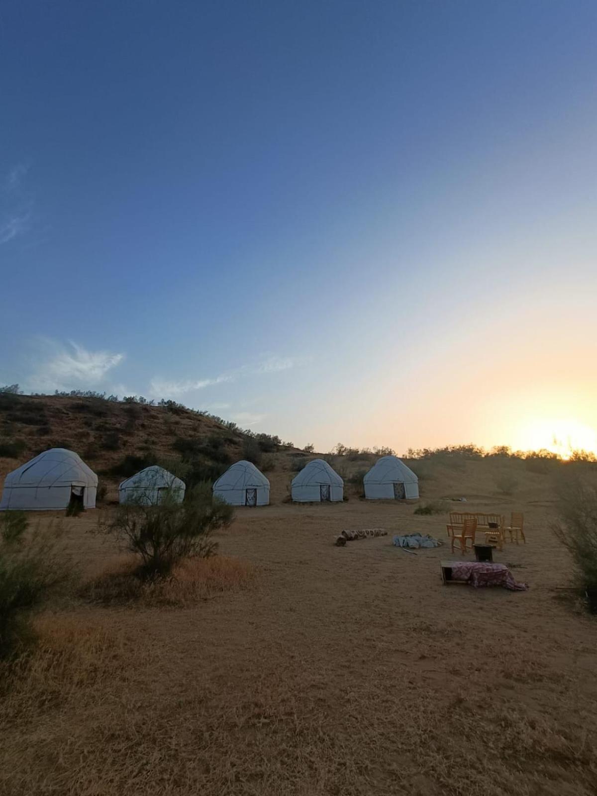 Отель Kyzylkum Nights Camp & Family Yurt Nurota Экстерьер фото
